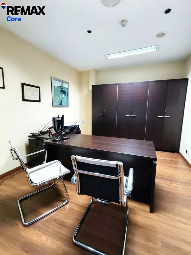 Local para oficinas, gimnasio o clínica en venta en el Centro de Badajoz — 37
