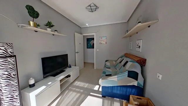 Gran apartamento en Torrevieja: 2 hab, 1 baño — 10