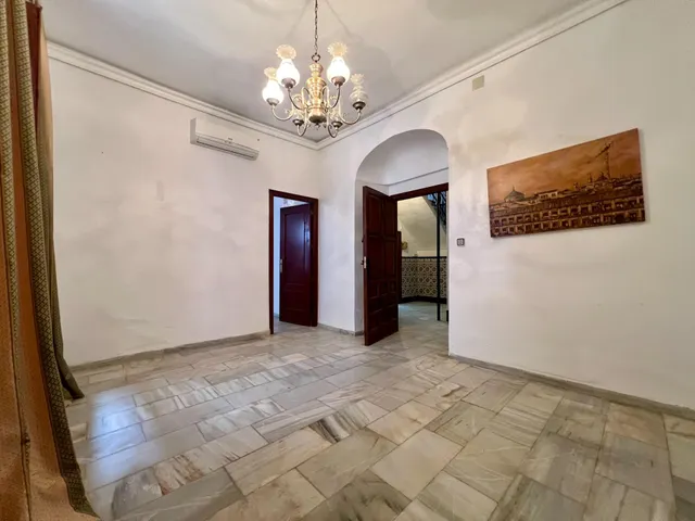 C. EXCLUSIVA CASA EN LA JUDERÍA A 5 MINUTOS DE LA MEZQUITA-CATEDRAL CON GARAJE Y ASCENSOR — 47