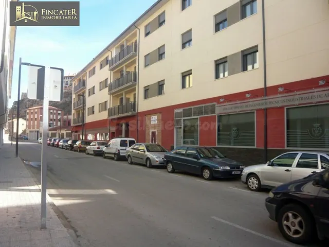 LOCAL COMERCIAL EN UNA SOLA PLANTA, CERCA DEL CENTRO - foto 4