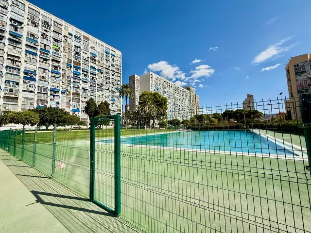 Piso reformado de 1 dormitorio en el edificio playmon f, con piscina y vistas despejadas en Benidorm — 24