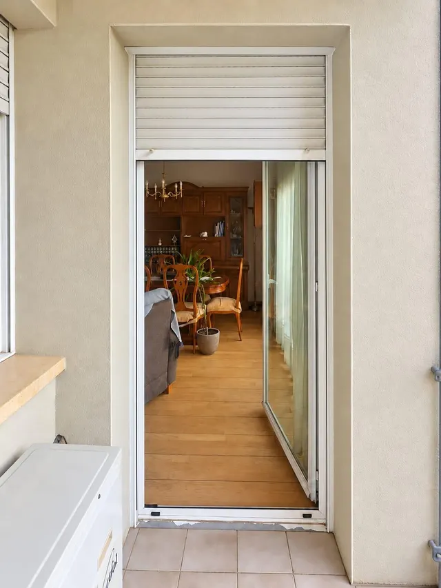 Piso exterior de 4 habitaciones con balcón y parking incluido en el centro de Reus — 46