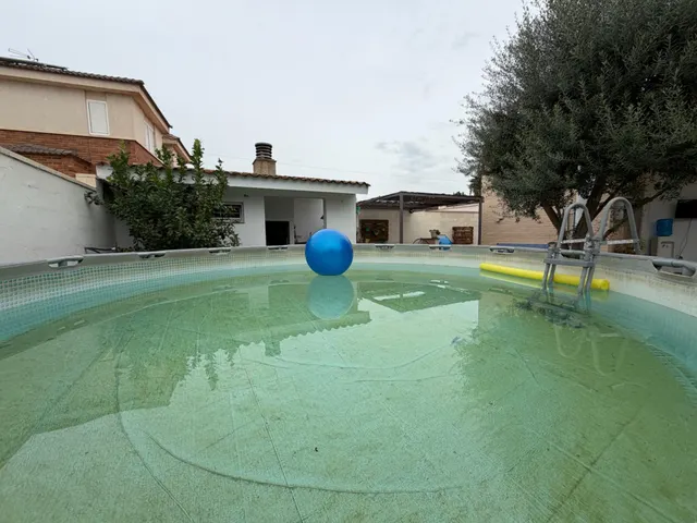 INTERESANTE CHALET EN LA POBLA DE VALLBONA — 31