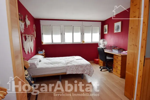 Espacio, luz y tranquilidad familiar en este amplio adosado con garaje — 22