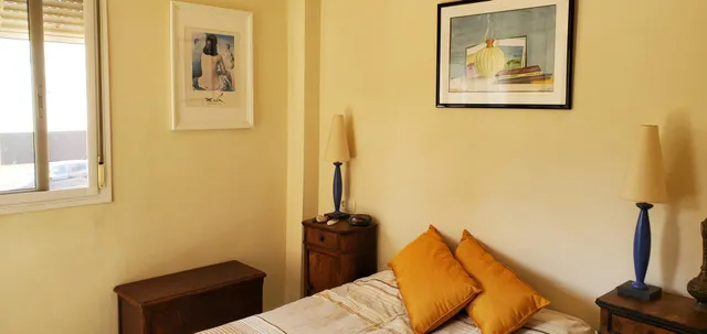 ¡oportunidad en nuevo bulevar! amplio chalet adosado con jardín único y dos plazas de parking privadas. — 34