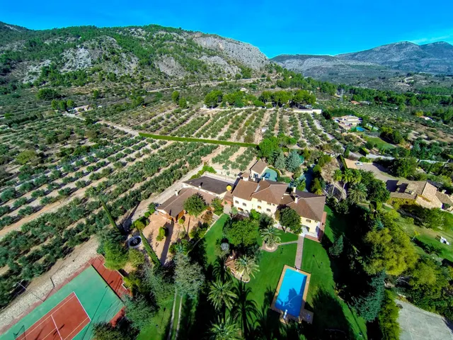 Un refugio de lujo y naturaleza con infinitas posibilidades en Muro de Alcoy — 3