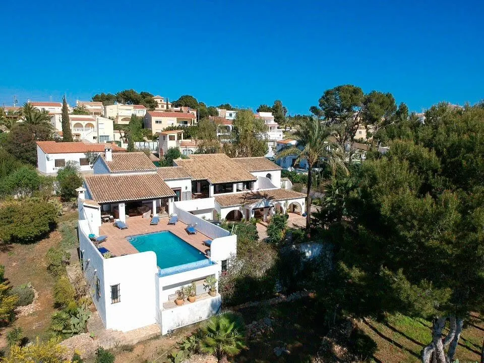 ✓Villa Amplia de Estilo Rústico con Piscina en Calpe, Costa Blanca.