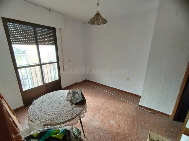 Excelente piso en el centro de Cabra - foto 2