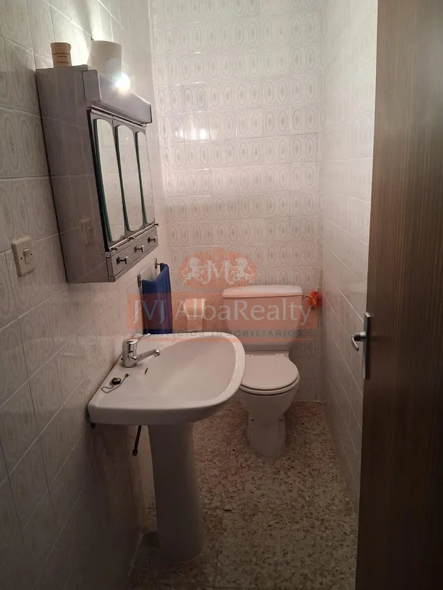 SE VENDE CASA CON PATIO EN LOS ANGUIJES. — 20
