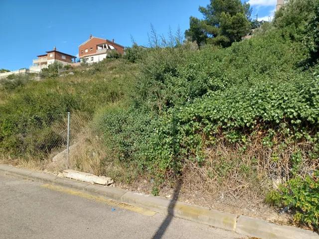 Terreno urbano edificable en venta de 633 m2 en zona residencial Los Jardines de Cunit — 2