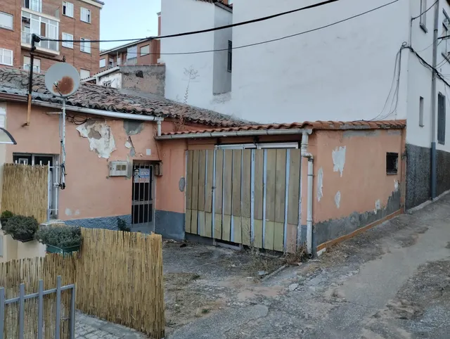 CASA PARA DERRIBAR EN ZAMORA ZONA SANTA ELENA (SIN POSIBILIDAD DE REHABILITACIÓN) — 2