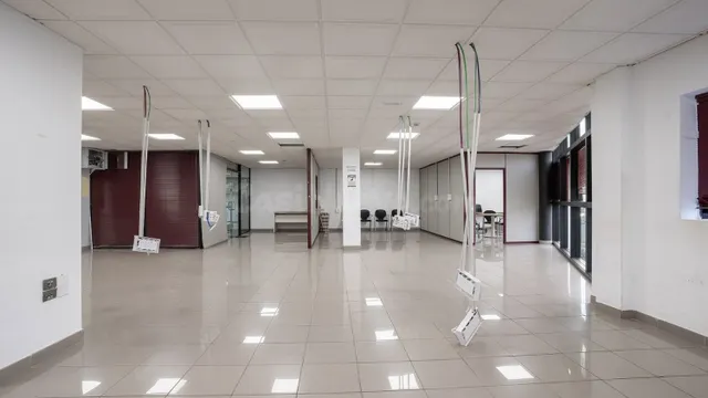 Amplia Oficina en Alquiler: Ideal para tu Negocio en Los Rod - foto 5