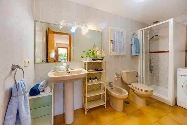 Precio bungalow con jardin y piscina comunitaria en urbanizacion lago jardin ii (los balcones) — 31