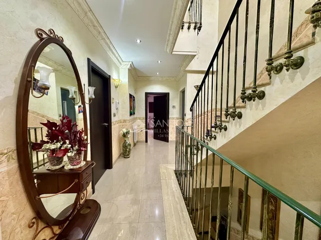 SE VENDE CASA EN MUY BUEN ESTADO EN EL CENTRO DE ASPE — 27