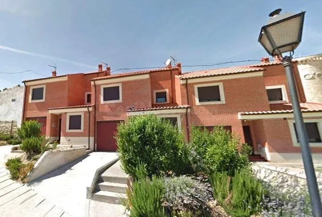 SE VENDE casa adosada OKUPA en C Castillo 18 de Fuentes de V - foto 3