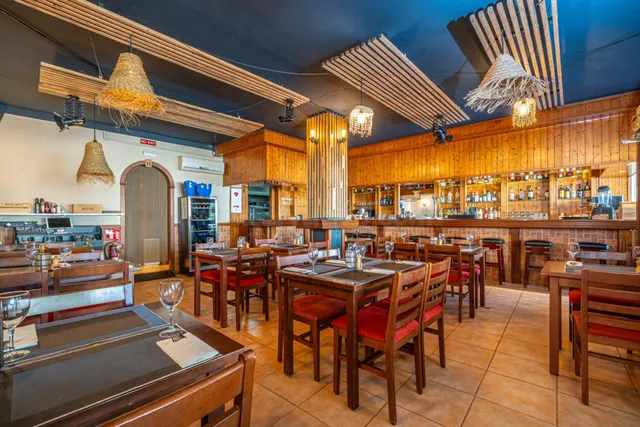 Traspaso Restaurante "Moo Moo's" con licencia, salida de hum - foto 3