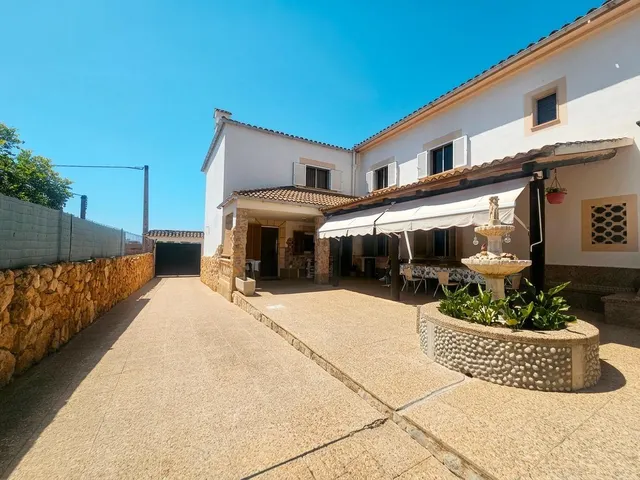 Exceptional Detached Corner Villa with Swimming Pool and Prime Location — 26