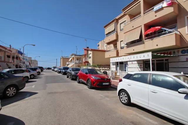 Local con terraza enorme, donde se encuentra 3 negocios en Santa Pola!!! — 6