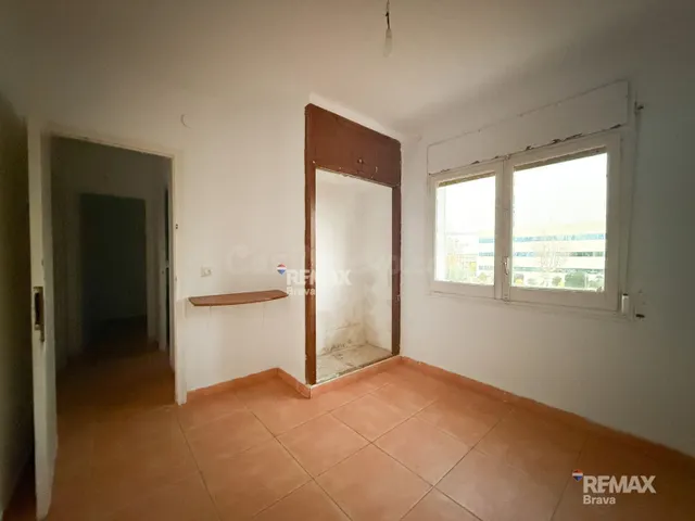 Empuriabrava, Puigmal | Apartamento para reformar con amplia - foto 2
