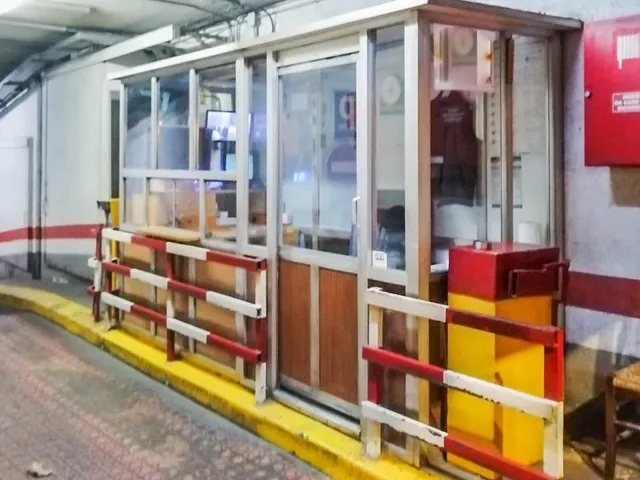Amplia plaza de parking en Barcelona zona Dreta de l´Eixample — 19