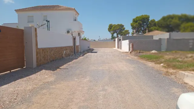 Oportunidad única en Bahía Bella: terreno urbanizable en exc - foto 2