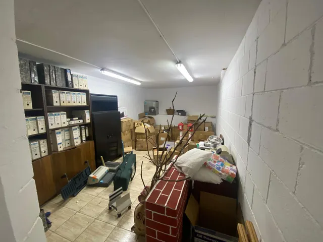 LOCAL COMERCIAL AL COSTAT DE LA PLAÇA CATALUNYA — 11