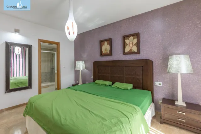 Adosada con 4 dormitorios, amplias terrazas y vistas a Granada y sierra nevada — 22