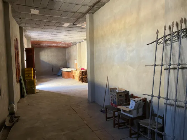 Oportunidad Inmobiliaria en Catral con : Casa Adosada Esquinera con Gran Potencial. — 17