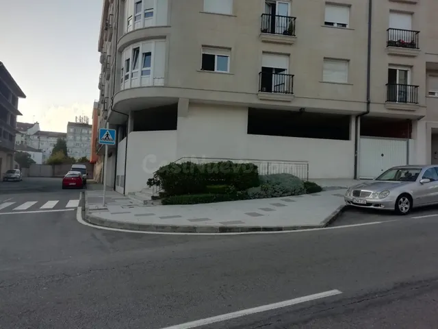 Bajo de 311 metros en el centro de Carballo - foto 2