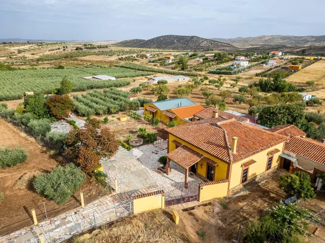 ESPECTACULAR FINCA DE 2,2 HECTÁREAS: PRIVACIDAD, NATURALEZA  - foto 2