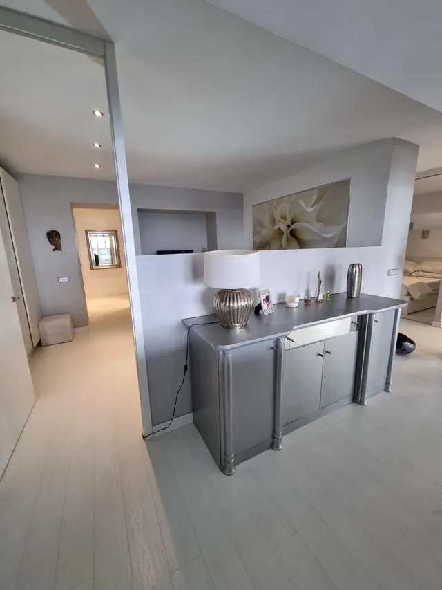 Impresionante Apartamento de Diseño Alquiler Temporada hasta 8 meses Paseo Marítimo primera línea de mar — 11
