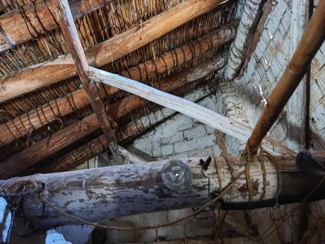 VIVIENDA EN SALERES  ( EL VALLE). — 18