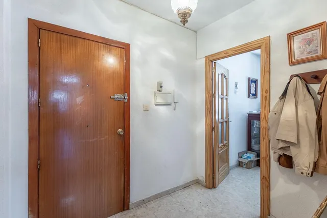 Traumatología (zona). Piso 4 dormitorios, 2 baños. Calefacción central. Plaza de aparcamiento y trastero. — 23