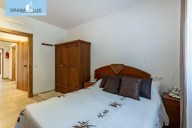 Chalet independiente con pozo propio y placas solares — 11