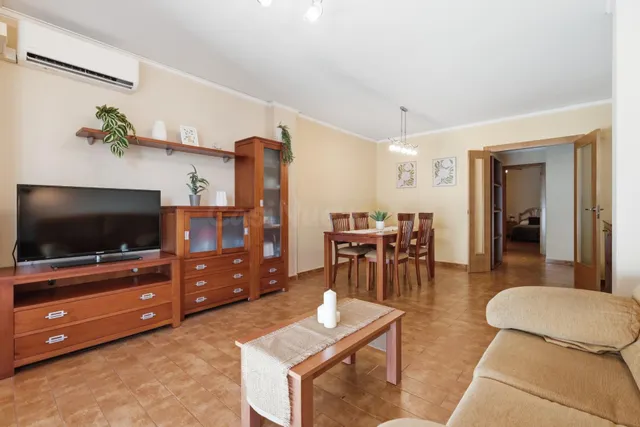¡Tu nuevo hogar en Carcaixent! Espacio, luz y máxima comodid - foto 2