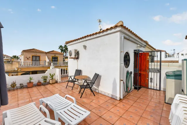 Serena V – Adosado tipo Quad con 3 dormitorios, jardín, piscina comunitaria y parking privado en Los Altos — 4