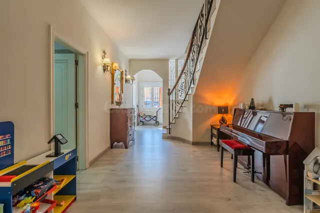 Apartamento dúplex céntrico y espacioso (aprox. 253 m2) con  - foto 2