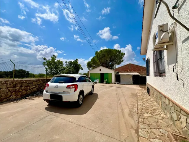 FINCA CON PISCINA, HUERTO, POZO Y VIVIENDA DE 3 PLANTAS — 11