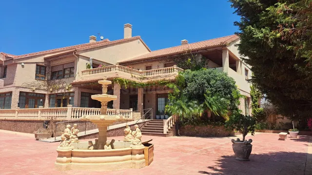 RESTAURANTE EN CABO ROIG. CON 871 M2.