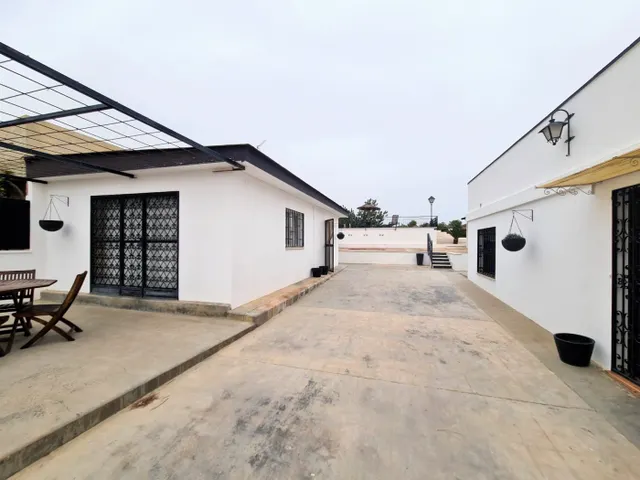 PRECIOSO CHALET CON PISCINA, CASA DE INVITADOS Y GRANDES TERRAZAS JUNTO A LLÍRIA — 20