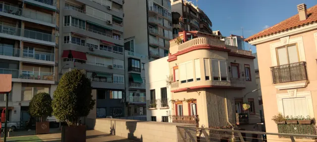 Junto a la Playa del Postiguet: Local Comercial y Vivienda en Primera Línea — 7