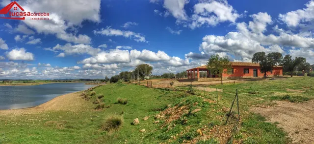 CASA CON TERRENO A ORILLAS DEL PANTANO EN PEÑARROYA