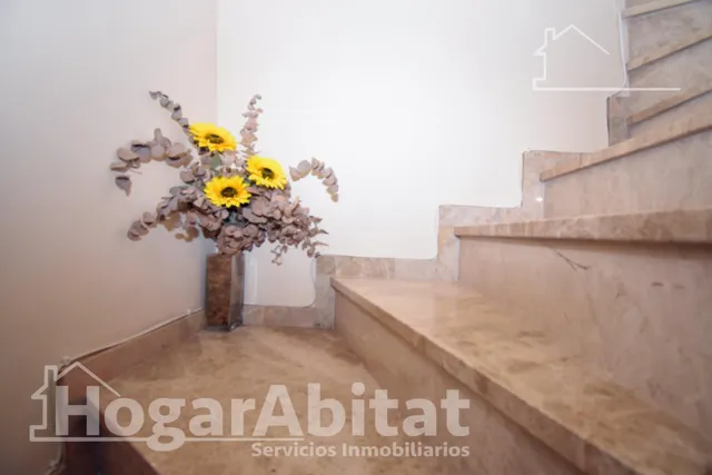 PRECIOSO ÁTIO CON TERRAZA Y TRES BALCONES — 36
