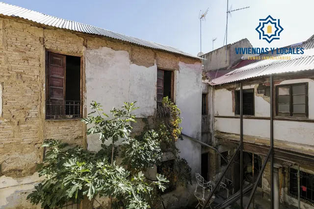 Edificio histórico junto a Plaza Larga, en el corazón del Albaicín (Granada) — 27