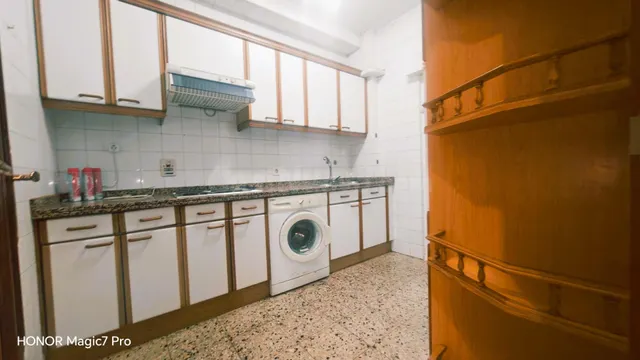 VENTA DE PISO EN ZAMORA ZONA TRES CRUCES, 4 DORMITORIOS, 2 B - foto 3