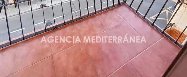 ¡Gran oportunidad de inversión en En Corts! Piso exterior con balcón y muchas posibilidades — 11
