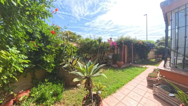 Chalet urbano reformado con piscina, placas solares y todas las comodidades — 14