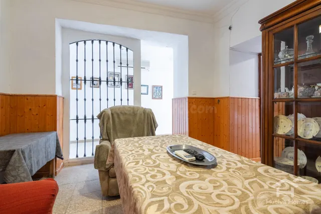 Casa tradicional con patio y acceso por dos calles en el centro de Ayamonte — 9