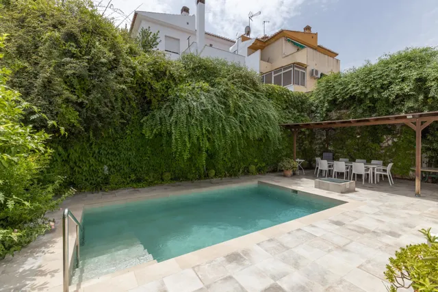 Chalet pareado con piscina, jardín y bonitas vistas a Granada en La Zubia — 50