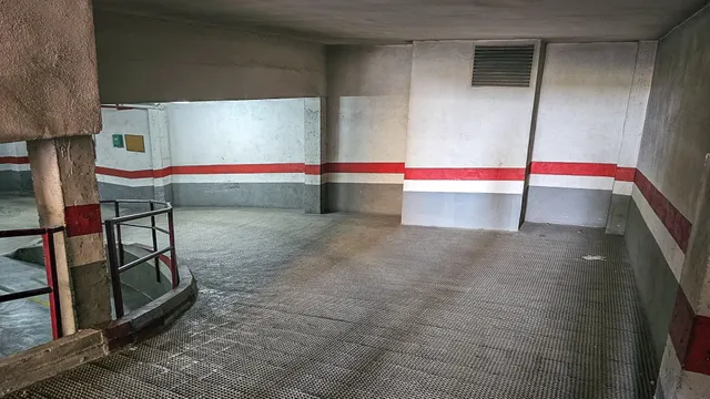 PLAZA DE PARKING AL LADO DE LA AVENIDA CALLE AZORIN — 9